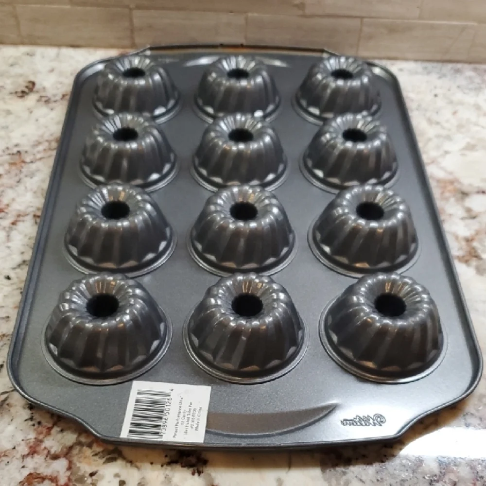 Wilton Gray Non-Stick 12-Cup Muffin Pan Bakeware